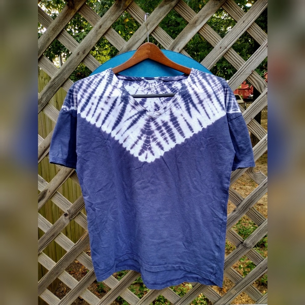 COLUMBIA v-neck tye dyed tee - Picture 1 of 4